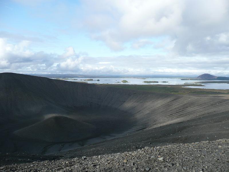 P1040560- Au bord du cratere Hverfjall.JPG - Au bord du cratère Hverfjall